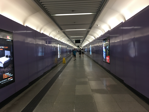 西營盤駅通路