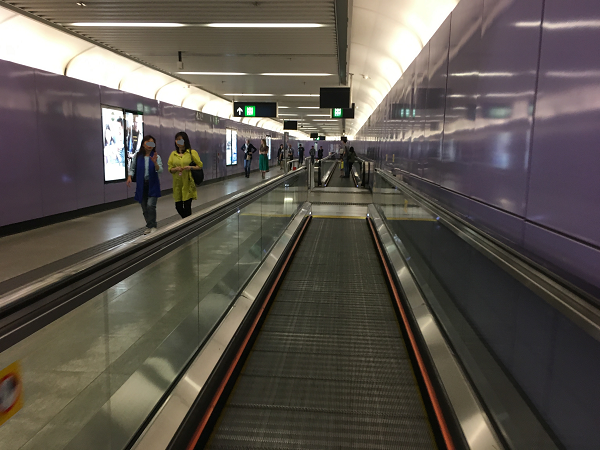 西營盤駅通路