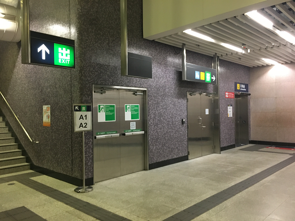 西營盤駅通路