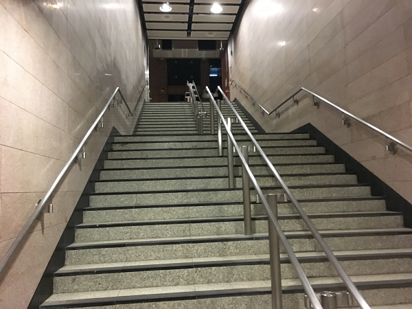 西營盤駅通路